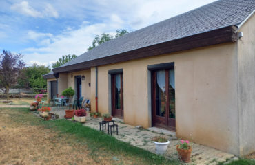 Entre BOZOULS et ESPALION, maison de Type 4, de plain pied, 1000 m2 de terrain.