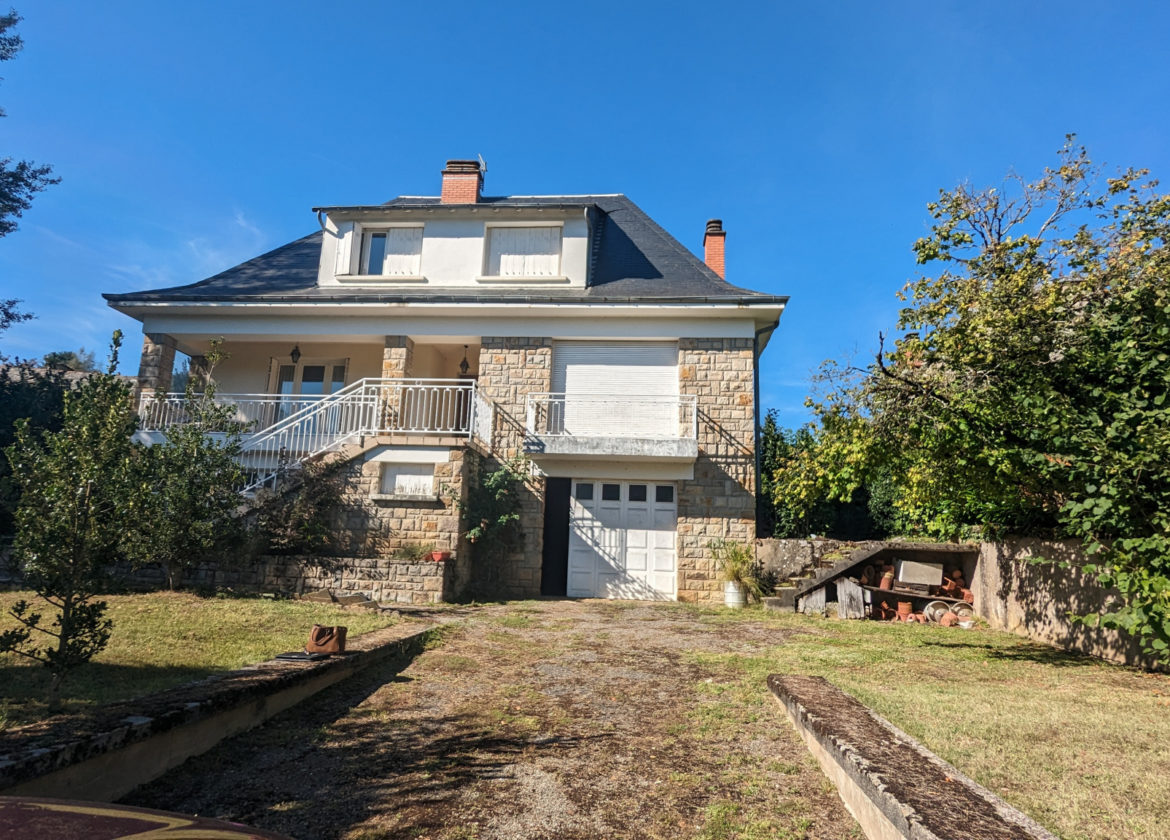 MAISON de caractère - TERRAIN DE 1189m2 - GARAGE