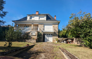 MAISON de caractère - TERRAIN DE 1189m2 - GARAGE