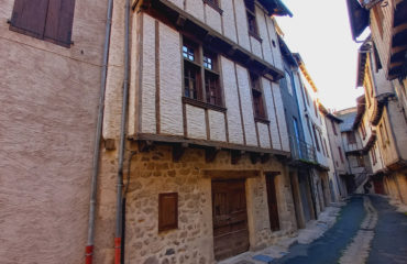 Maison de Type 3/4, coeur de village, ENTRAYGUES SUR TRUYERE