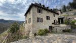 Maison en pierre avec vue dégagée