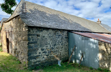 Maison en pierres à rénover entièrement sur la commune d'Argences en Aubrac