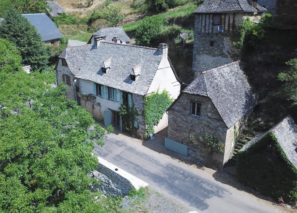 Maison en pierres, dépendances à 15 min d'ENTRAYGUES