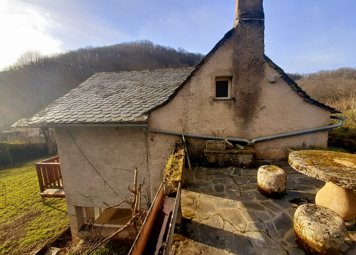 Maison en pierres sur 1ha de terrain à 5 min du centre ville d'ESPALION