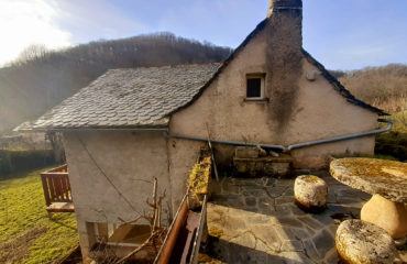 Maison en pierres sur 1ha de terrain à 5 min du centre ville d'ESPALION