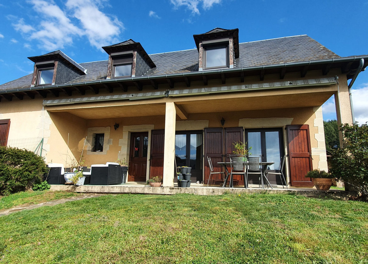 MAISON ST GENIEZ D'OLT avec TERRAIN - 670m2 - GARAGE