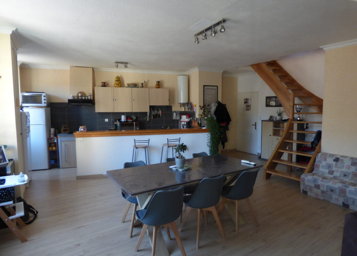 Appartement de Type 5 duplex, coeur de ville d'ENTRAYGUES SUR TRUYERE