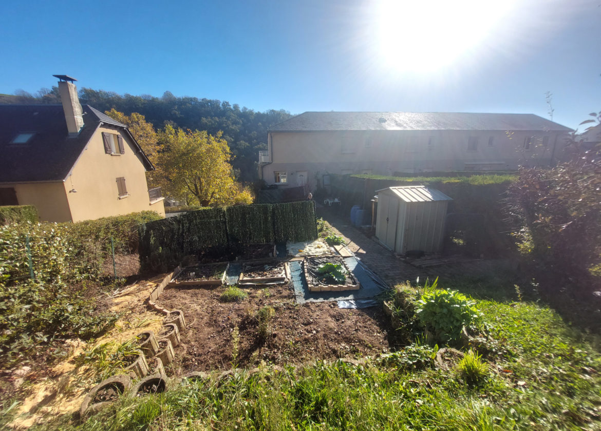 Appartement T3 duplex meublé avec balcons, jardin privatif et garage