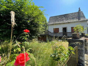  Maison dans le village de BANHARS