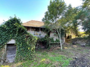 Corps de ferme à 2kms de SAINT AMANS DES COTS