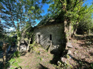 Corps de ferme à 2kms de SAINT AMANS DES COTS