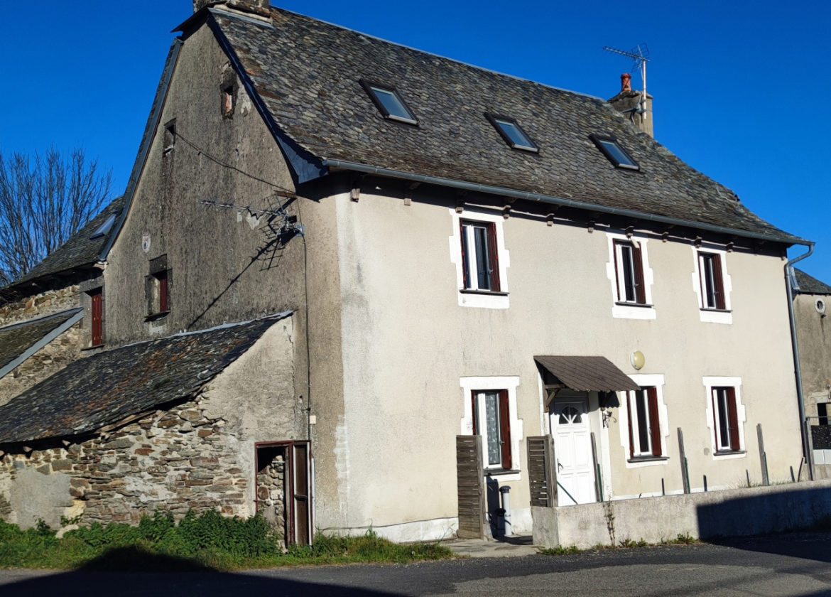 Ensemble de deux maisons, garage, terrasse et jardin