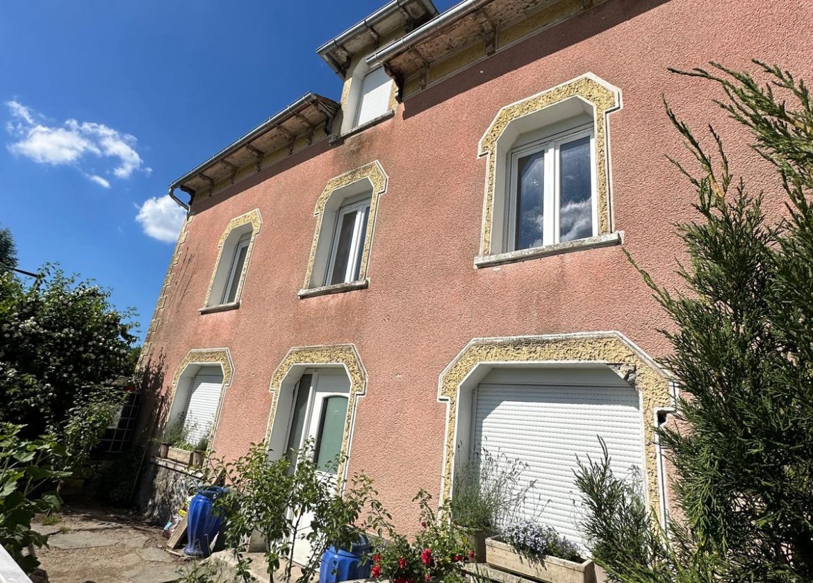 Maison de village avec cour et jardin