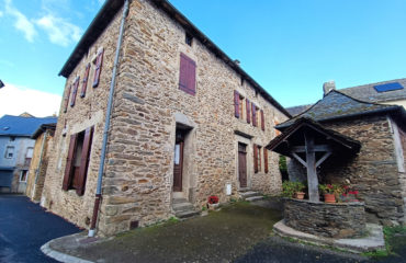 Maison de village avec dépendances