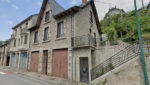 Maison en pierre avec jardin