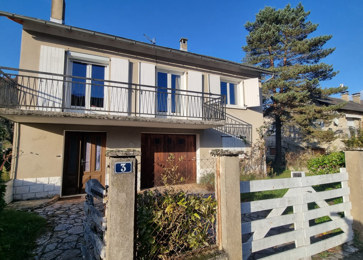 MAISON - TERRAIN - GARAGE St Geniez d'OLt Aubrac