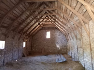 Ancienne grange/étable 60 m2 par niveau, à 5 minutes d'ESPALION