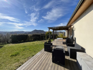  Maison proche du centre ville d'Espalion avec vue dégagée, garage et terrain