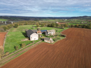 Ensemble Immobilier composé d'un corps de ferme et de 26 hectares de terrain