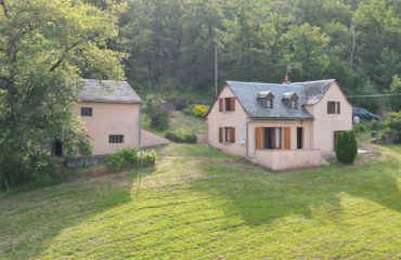 ESPALION, maison de Type 3, garage, terrain de plus d'un hectare