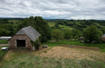 LASSOUTS, grange sur une parcelle de 1000 m2 environ, à rénover, belle vue dégagée