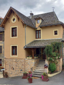 Maison de Type 4 avec jardin en coeur de ville SAINT COME D'OLT