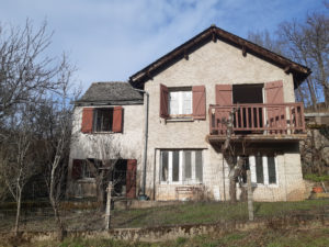 Maison en pierres sur 1ha de terrain à 5 min du centre ville d'ESPALION