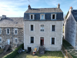 Maison d'habitation divisée en 3 logements avec terrain attenant