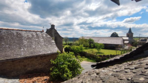 Maison de Type 3 avec garage et jardin en cœur de village, 5 min de CAMPUAC