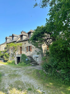 Maison en pierres de 124m2 habitables - 15 minutes de BOZOULS