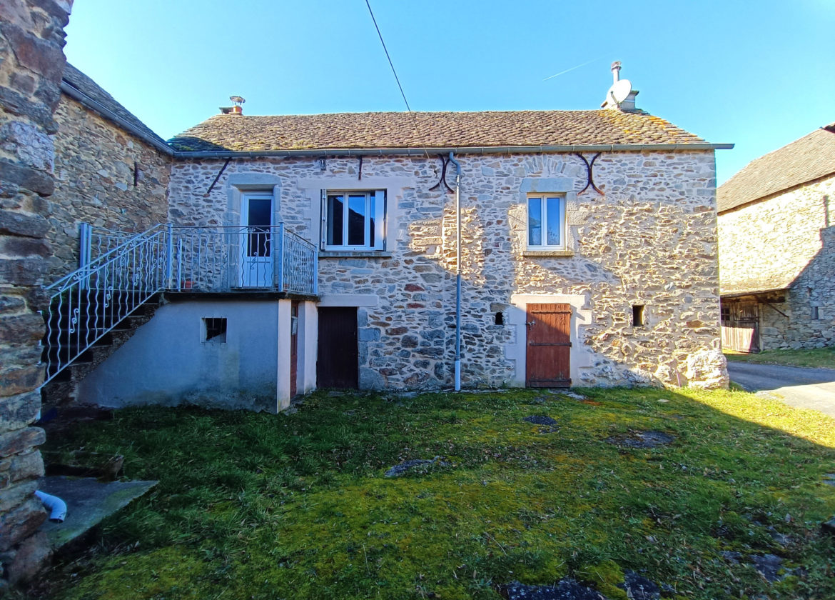 Maison en pierres de type 4 avec dépendances